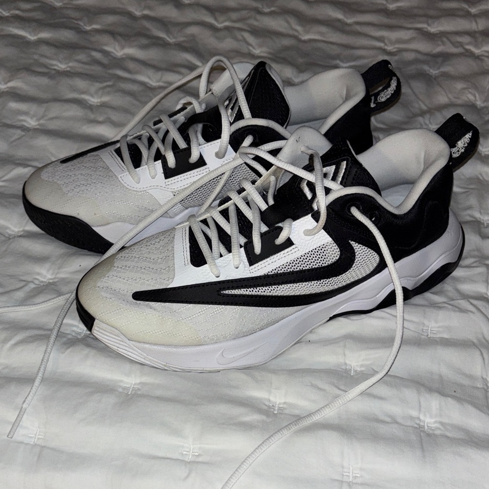 Nike Men's Black and White Sneakers
